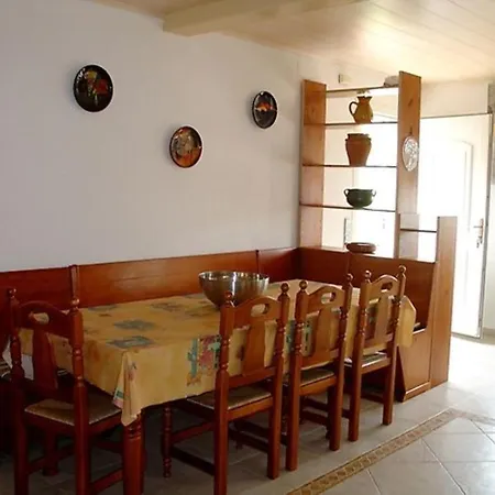 Villa - 4 Bedrooms With Pool, Wifi And Sea Views Young People Group Not Allowed - 07933